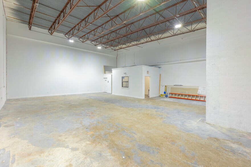 More Photos Of 1593 SE Village Green Dr, Port Saint Lucie Warehouse For Lease