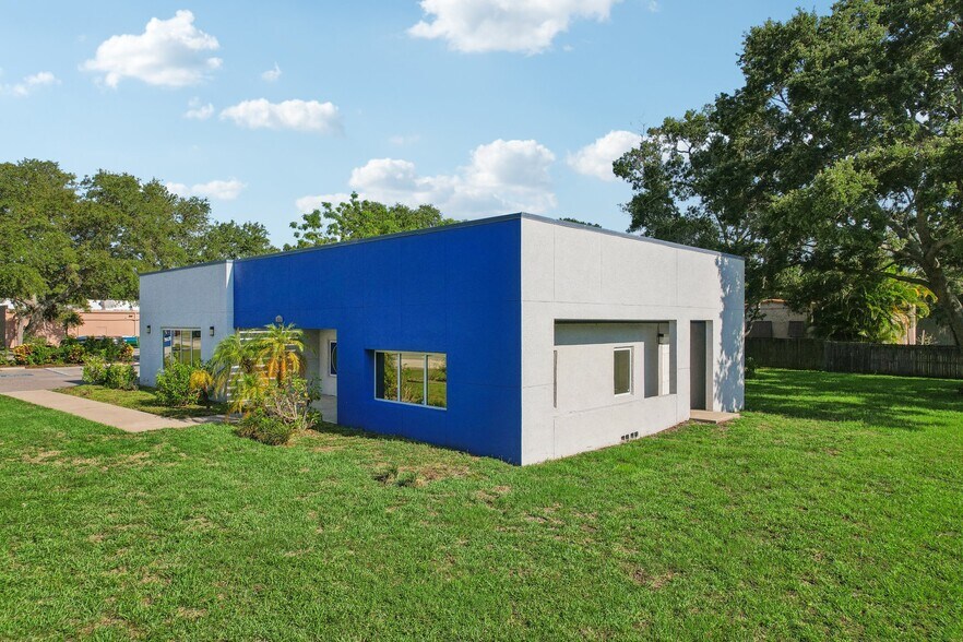 More Photos Of 3209 30th Ave S, Saint Petersburg Office For Lease
