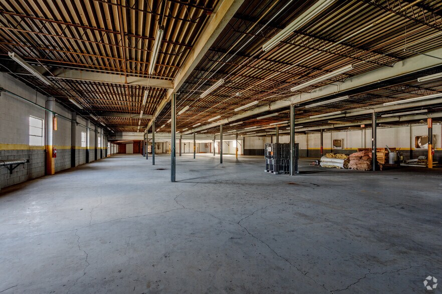 More Photos Of 512 S Main St, Carrollton Warehouse For Lease
