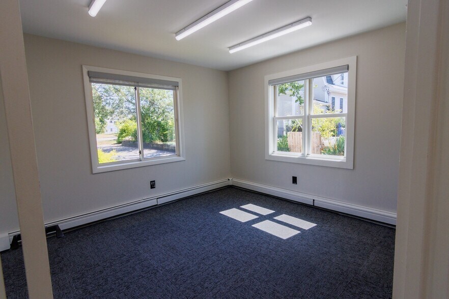 More Photos Of 114 High St, Wareham Office For Sale