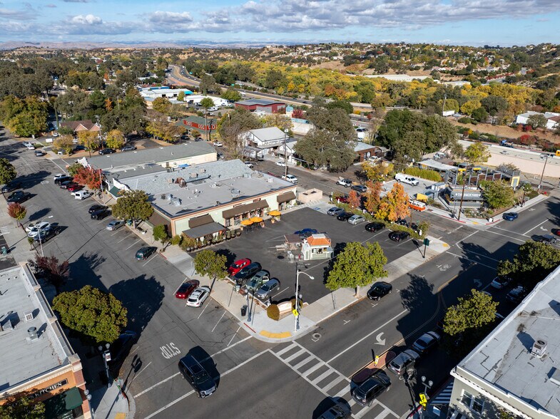 More Photos Of 1306 Pine St, Paso Robles Storefront For Sale