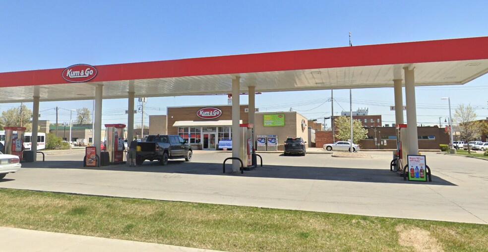 More Photos Of 1002 West St, Grinnell Convenience Store For Sale