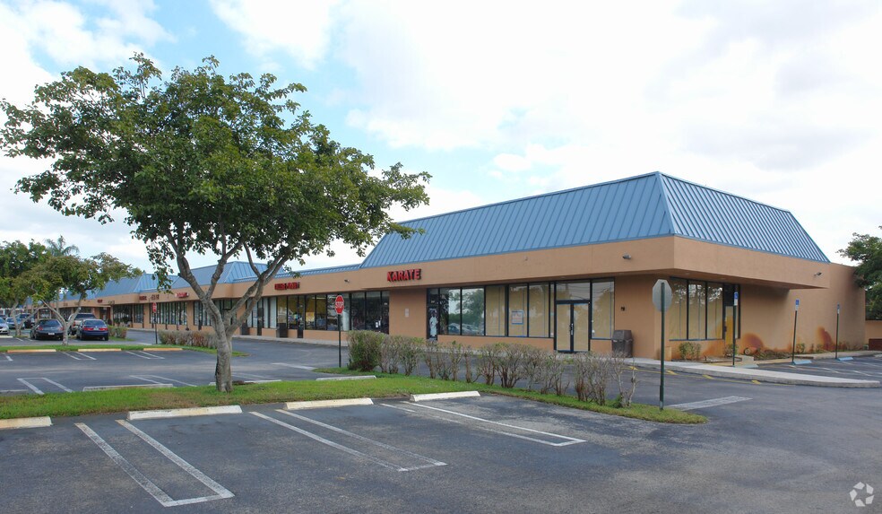 More Photos Of 8600-8698 Griffin Rd, Davie Unknown For Lease