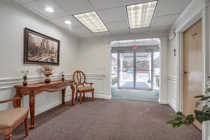 More Photos Of 320 Robinson Ave, Newburgh Medical For Lease
