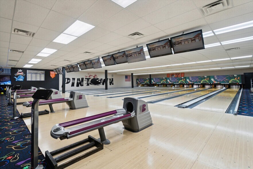 More Photos Of 142 N Saginaw St, Chesaning Bowling Alley For Sale