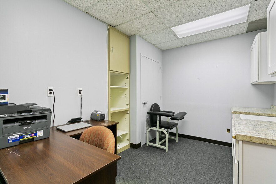 More Photos Of 211 Essex St, Hackensack Medical For Lease