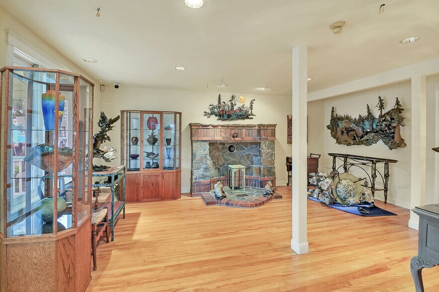 More Photos Of 42837 McKenzie Hwy, Leaburg Freestanding For Sale