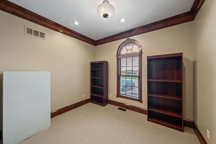 More Photos Of 616 Lana Dr, Cameron Office For Sale