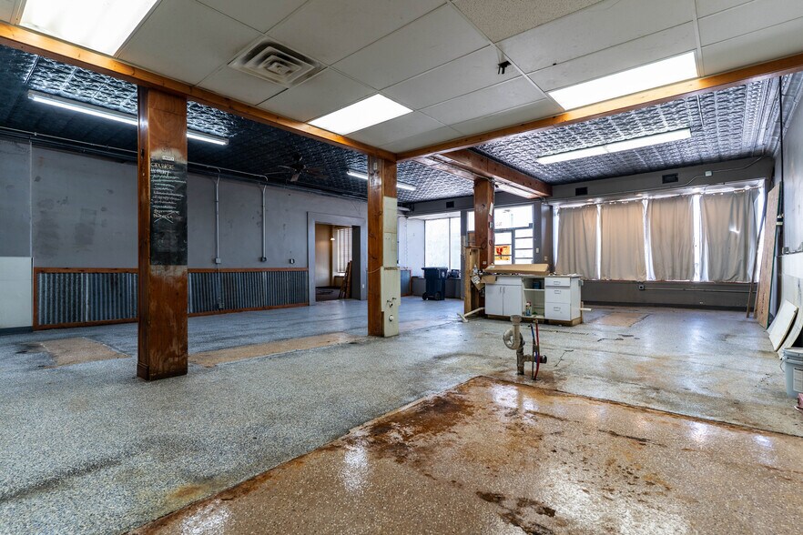 More Photos Of 3828 Broadway Blvd, Kansas City Office For Sale