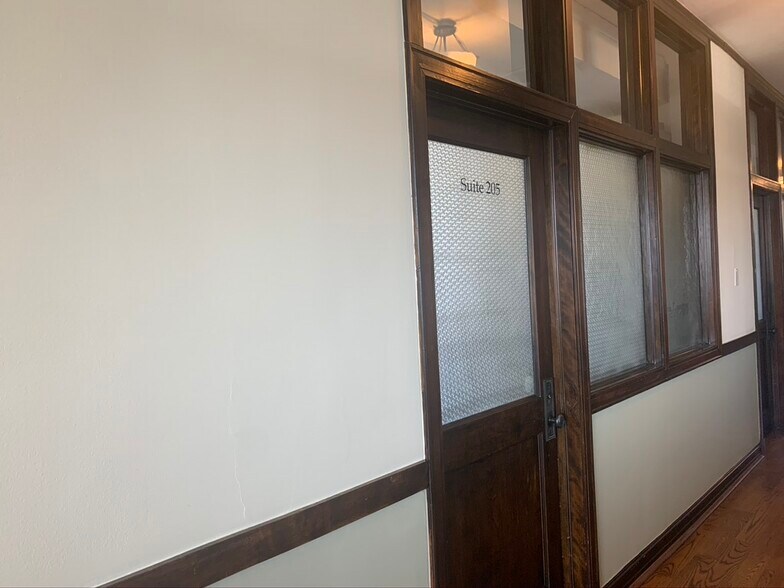 More Photos Of 1467 N Elston Ave, Chicago Loft Creative Space For Lease