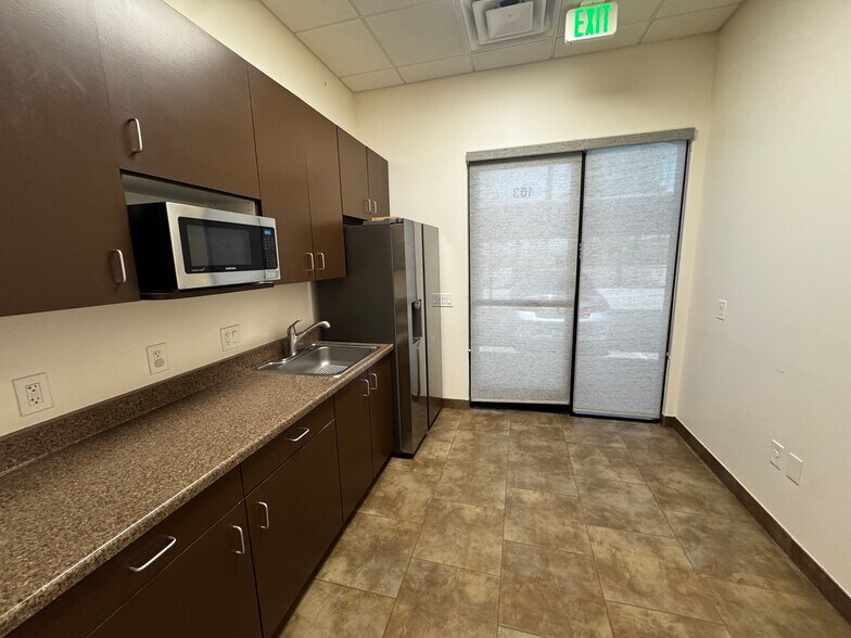 More Photos Of 44550 Village Ct, Palm Desert Office For Lease