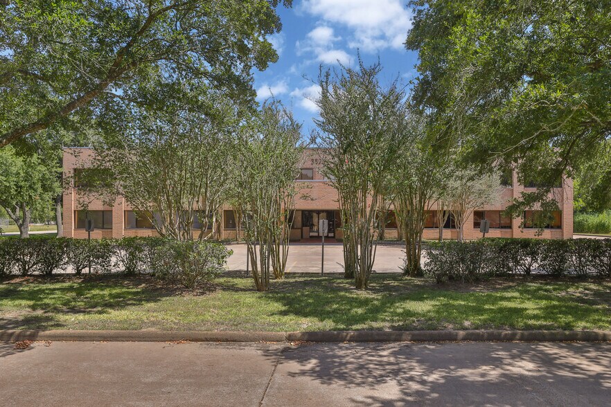 More Photos Of 3828 Hughes Ct, Dickinson Medical For Lease