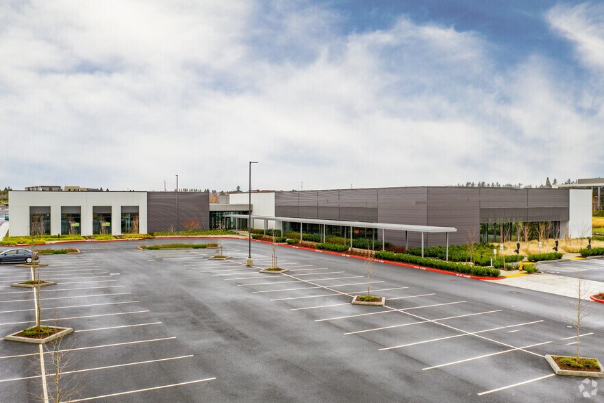 More Photos Of 18105 SE Mill Plain Blvd, Vancouver Showroom For Lease