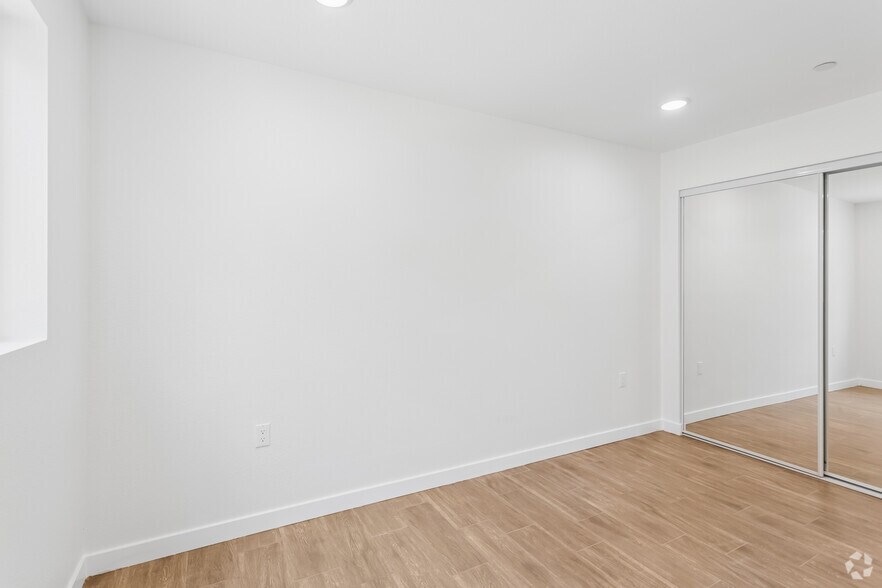 More Photos Of 833 W 84th St, Los Angeles Apartments For Sale