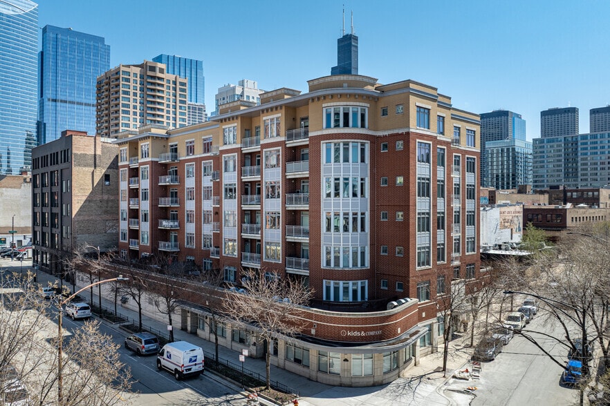More Photos Of 657 W Fulton St, Chicago Apartments For Lease