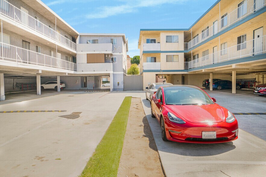 More Photos Of 14037 Cerise Ave, Hawthorne Apartments For Sale