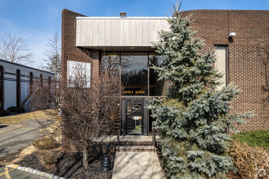 More Photos Of 30 Galesi Dr, Wayne Office For Lease