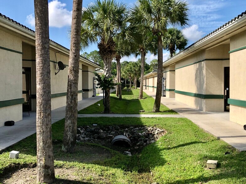 More Photos Of 6400 Davis Blvd, Naples Unknown For Lease