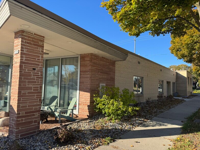 More Photos Of 7100 W Center St, Milwaukee Office For Sale