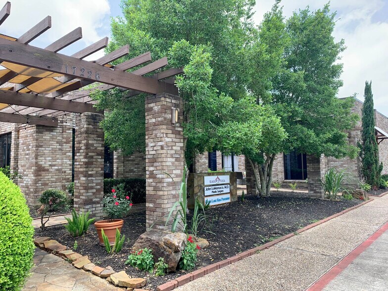 More Photos Of 17226 Mercury Dr, Houston Medical For Lease