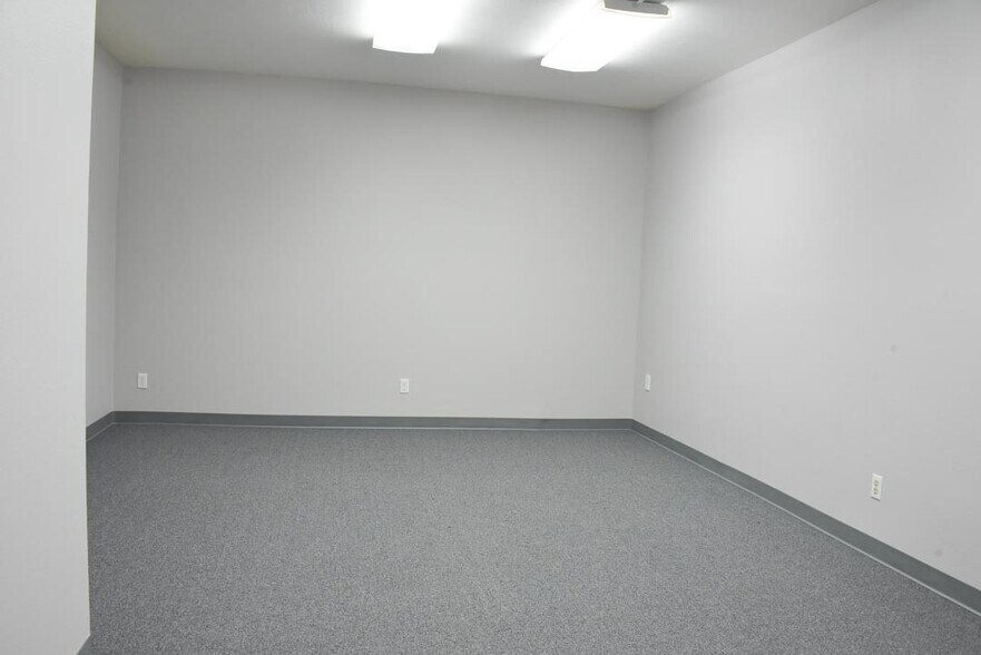 More Photos Of 5160 Mercury Pt, San Diego Light Manufacturing For Lease