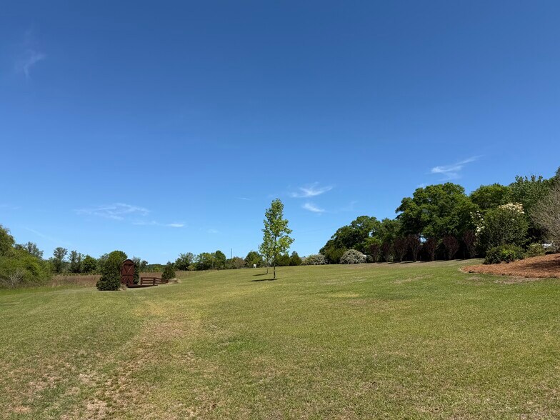 More Photos Of 4950 S County Road 20, Ozark Freestanding For Sale