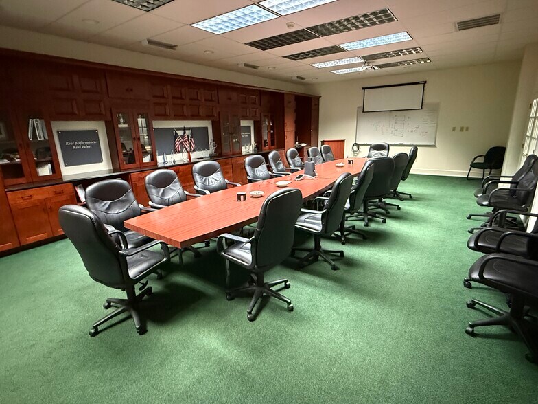 More Photos Of 14-20 W Market St, York Office For Sale