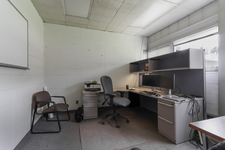 More Photos Of 301 W Military Rd, Rothschild Warehouse For Lease