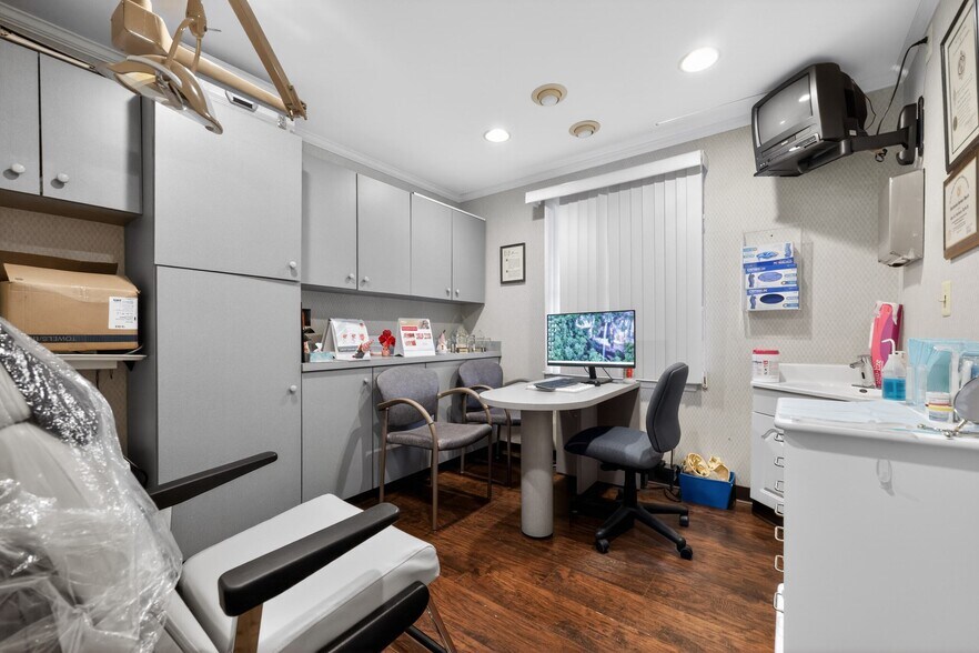 More Photos Of 1701 Wynwood Dr, Cinnaminson Medical For Sale