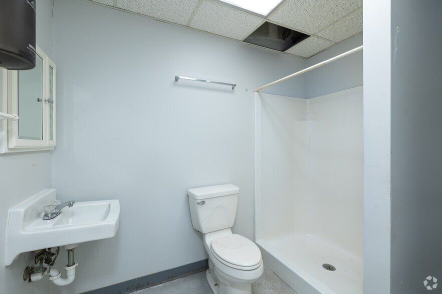 More Photos Of 5801 Old Collinsville Rd, Fairview Heights Storefront Retail Office For Lease