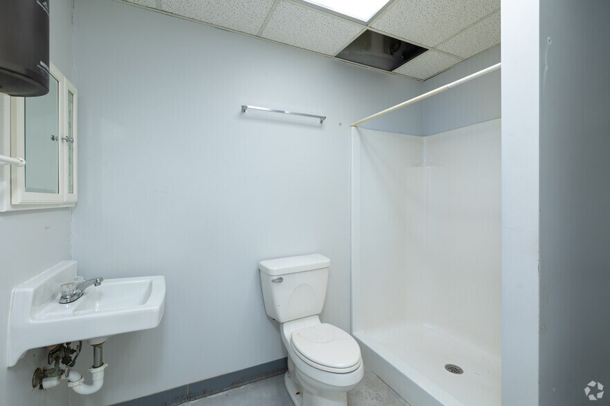 More Photos Of 5801 Old Collinsville Rd, Fairview Heights General Retail For Lease