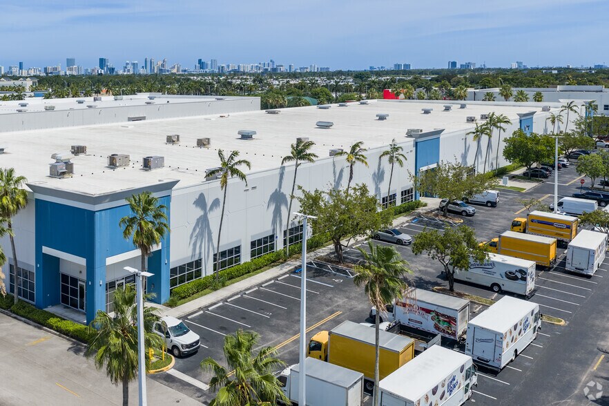 More Photos Of 2601-2799 SW 34th Ave, Pembroke Park Warehouse For Lease