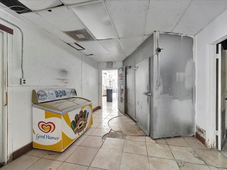 More Photos Of 125 S FM 1194, Lufkin Convenience Store For Sale