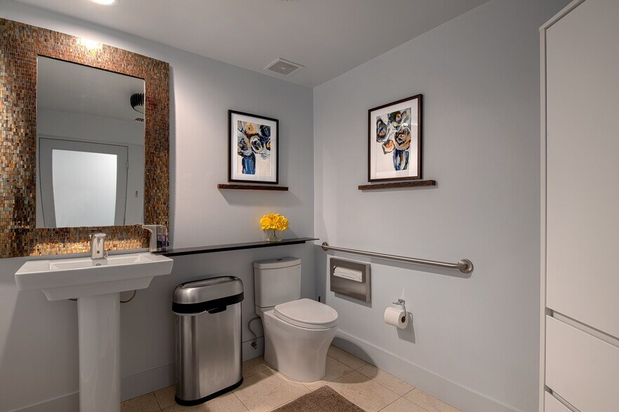 More Photos Of 1081-1091 N Palm Canyon Dr, Palm Springs Office Residential For Lease