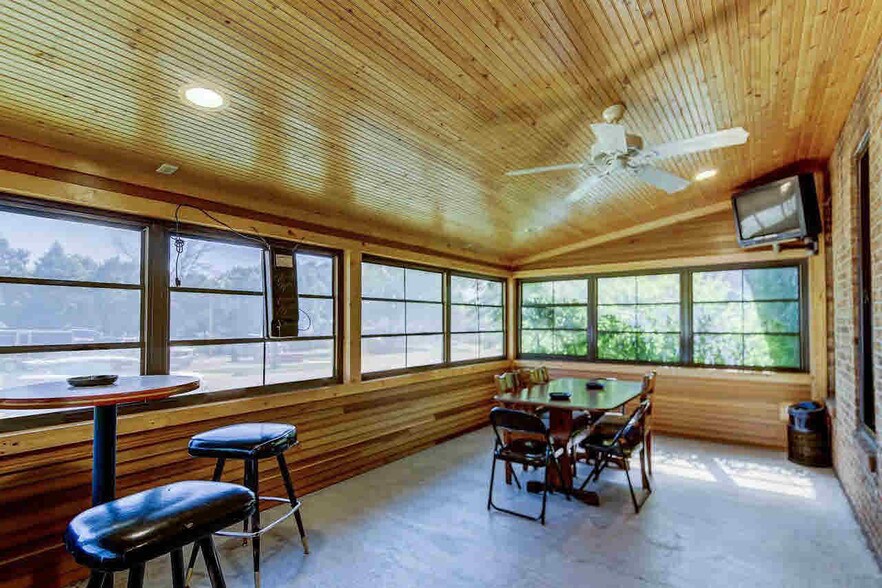 More Photos Of 501-511 E Racine St, Jefferson Bowling Alley For Sale