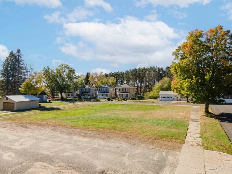 More Photos Of 402 Washington Ave, Iron River Bank For Sale