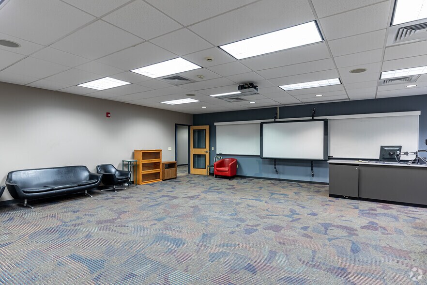 More Photos Of 600 Saw Mill Rd, West Haven Office For Sale