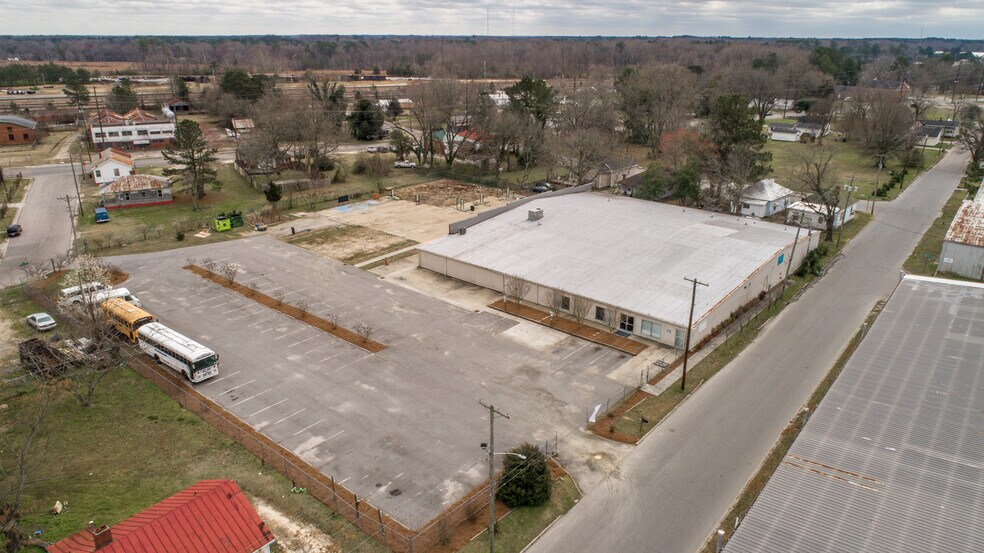 More Photos Of 1725 Davis St, Rocky Mount Warehouse For Lease
