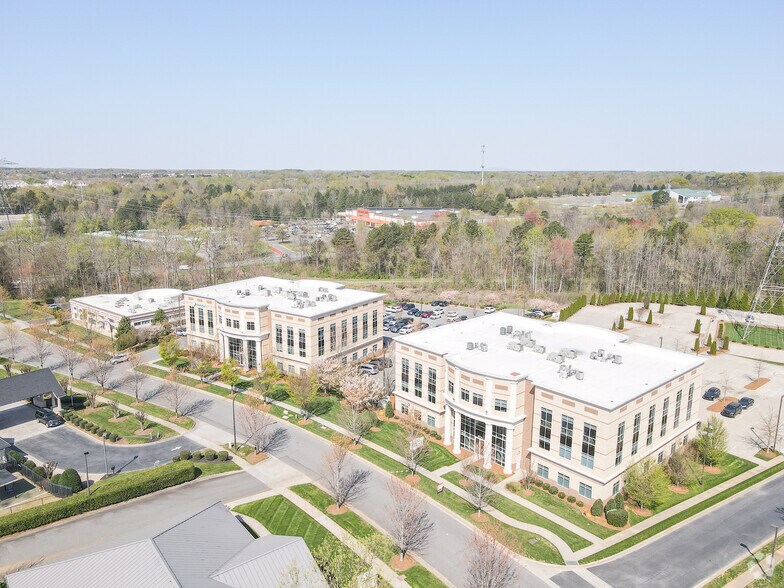More Photos Of 9713 Northcross Center Ct, Huntersville Office For Lease