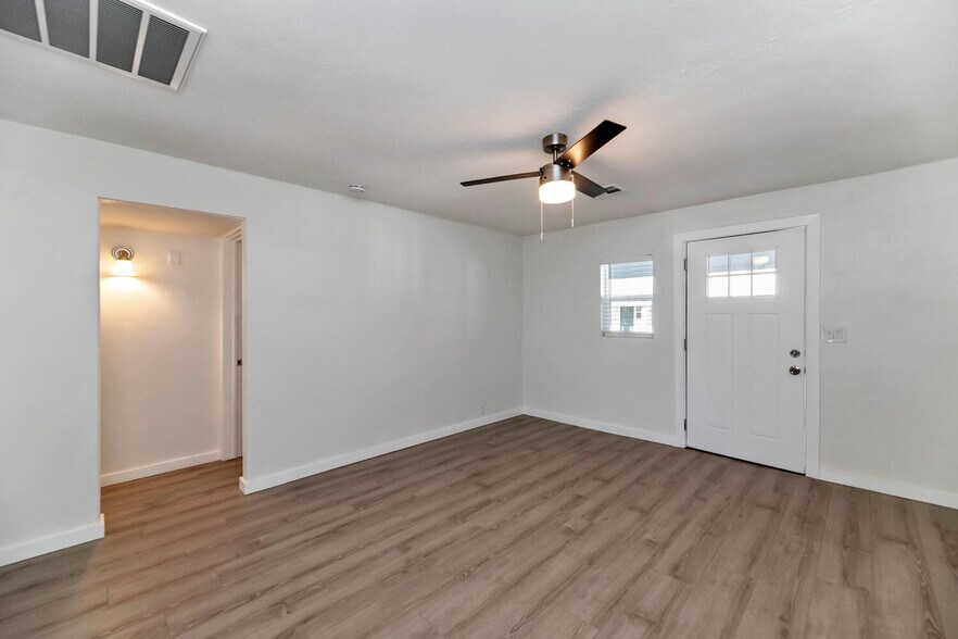 More Photos Of 312 E Kinderman Dr, Avondale Apartments For Sale