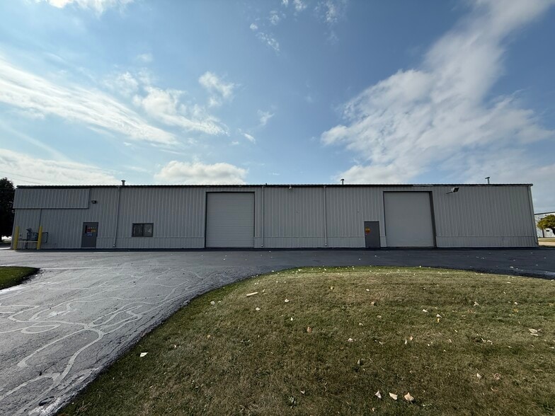 More Photos Of 2927 N Roemer Rd, Appleton Manufacturing For Lease