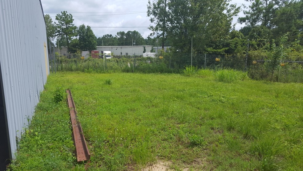 More Photos Of 7227 Cross County Rd, Charleston Warehouse For Lease