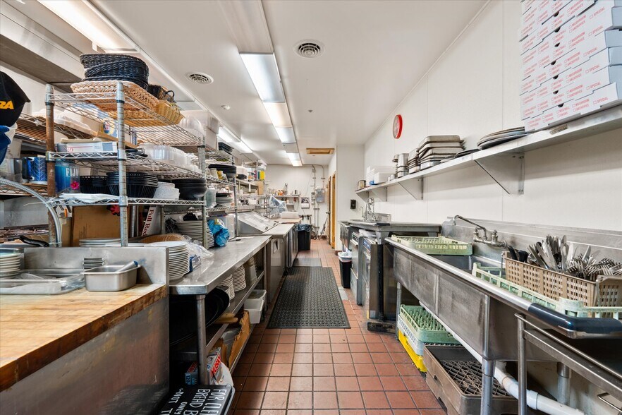 More Photos Of 212 Main St, Oneida General Retail For Sale