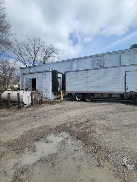 More Photos Of 800 W 17th St, Muncie Warehouse For Sale