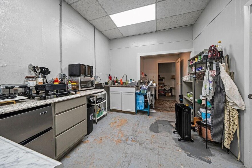 More Photos Of 111 N 3rd St, Ozark General Retail For Sale