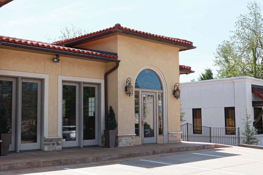 More Photos Of 1701 S Peoria Ave, Tulsa Medical For Lease