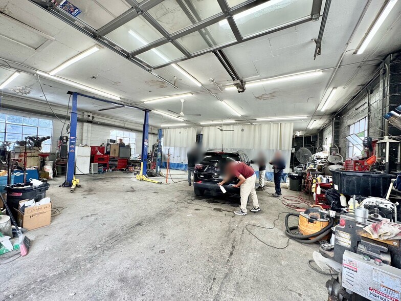 More Photos Of 1959 New York Ave, Huntington Station Auto Repair For Sale