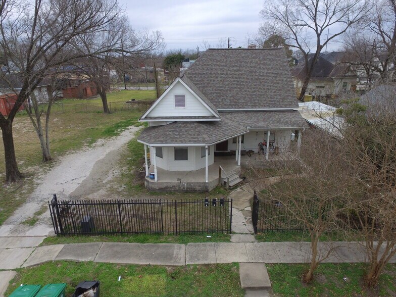 More Photos Of 1905 Chapman St, Houston Apartments For Lease