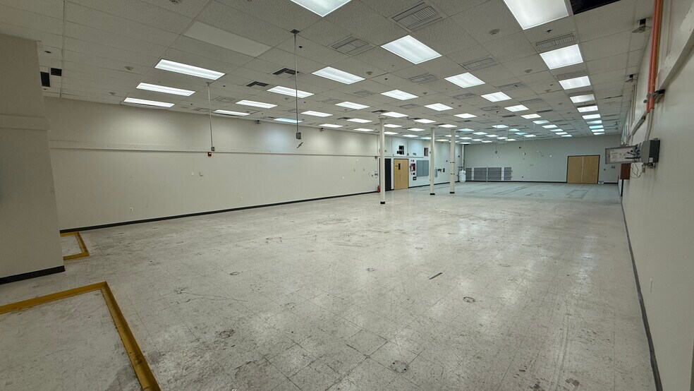 More Photos Of 871 Grier Dr, Las Vegas Light Distribution For Lease