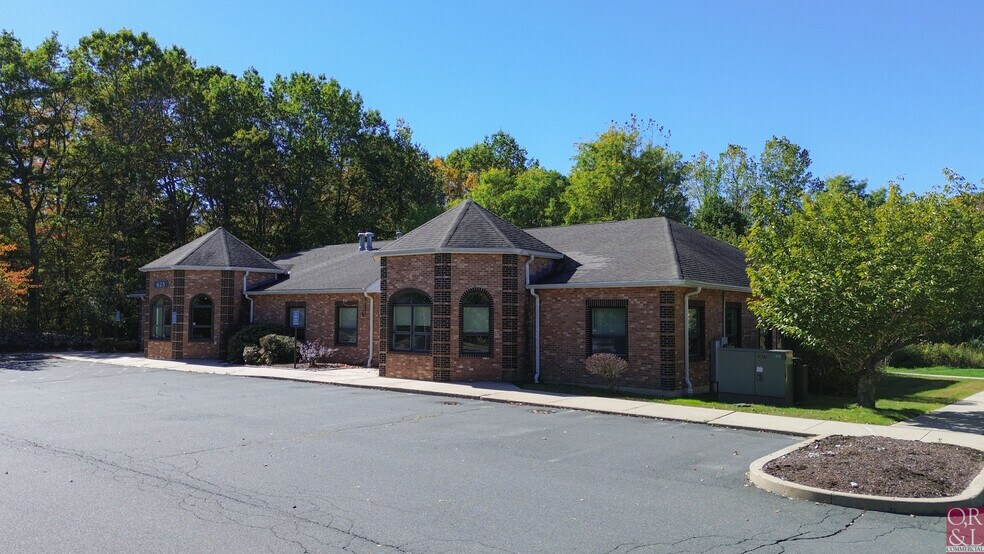 More Photos Of 625 Clark Ave, Bristol Medical For Lease
